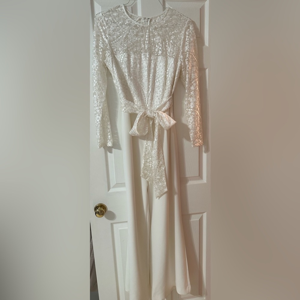 Tahari size 10 ivory lace bodice jumpsuit.